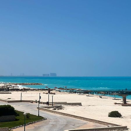 אל עלמיין Beachfront Chalet In Green Beach, North Coast מראה חיצוני תמונה