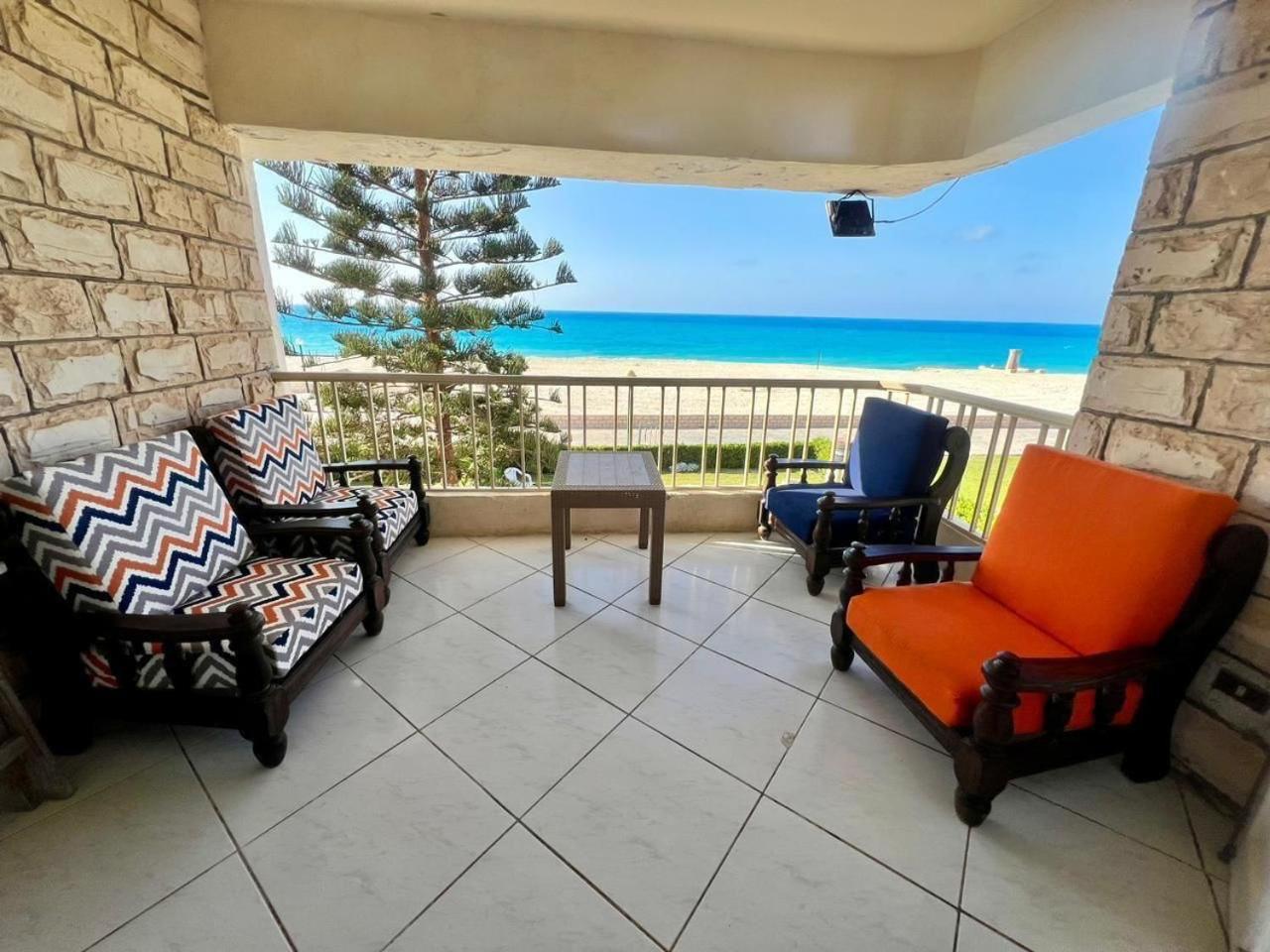 אל עלמיין Beachfront Chalet In Green Beach, North Coast מראה חיצוני תמונה