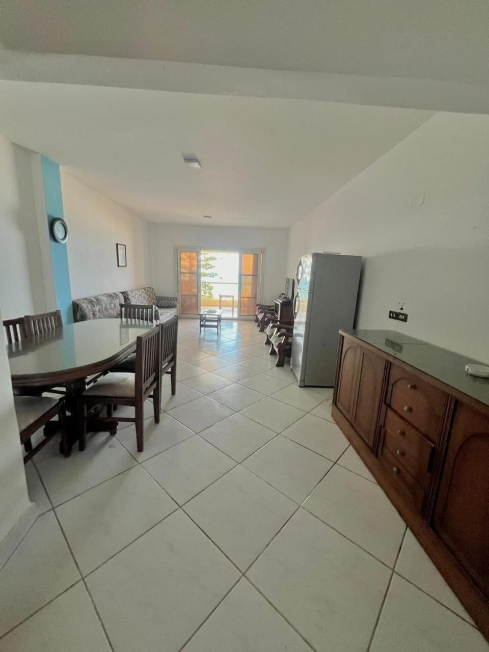 אל עלמיין Beachfront Chalet In Green Beach, North Coast חדר תמונה