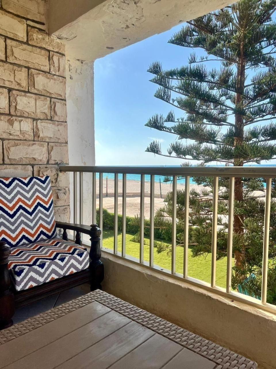 אל עלמיין Beachfront Chalet In Green Beach, North Coast מראה חיצוני תמונה
