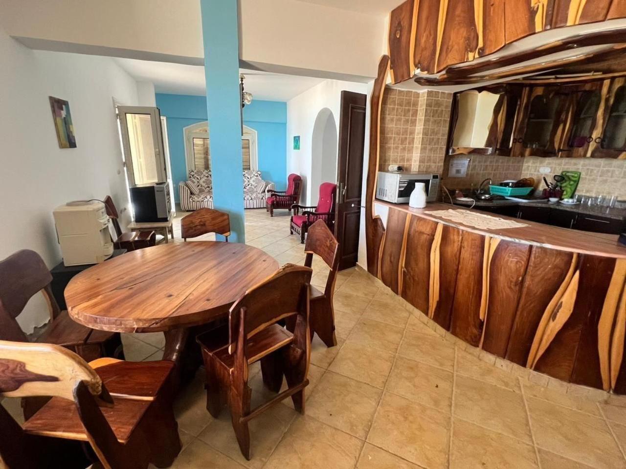 אל עלמיין Beachfront Chalet In Green Beach, North Coast חדר תמונה