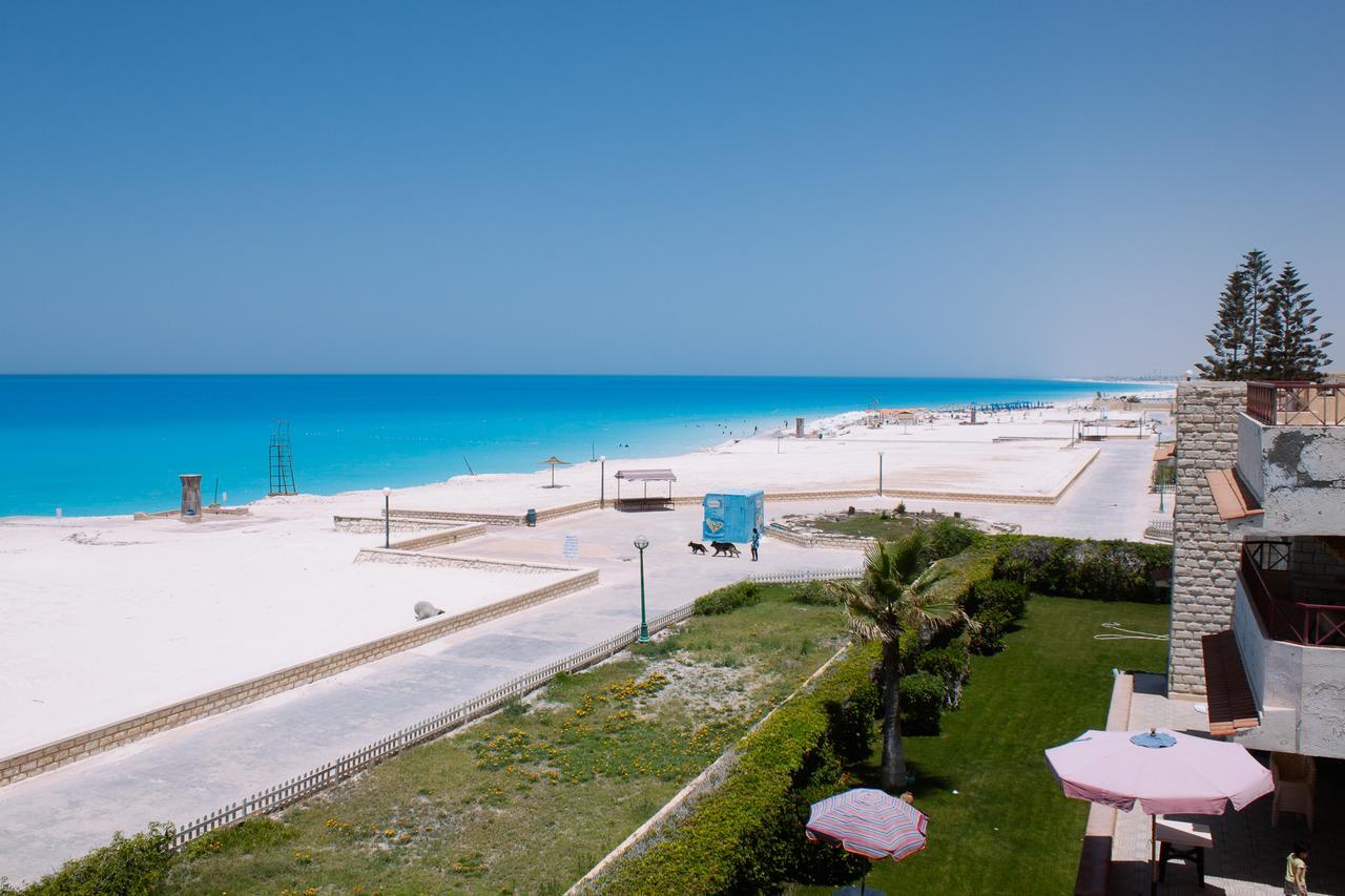 אל עלמיין Beachfront Chalet In Green Beach, North Coast מראה חיצוני תמונה