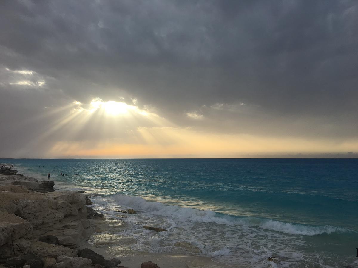 אל עלמיין Beachfront Chalet In Green Beach, North Coast מראה חיצוני תמונה