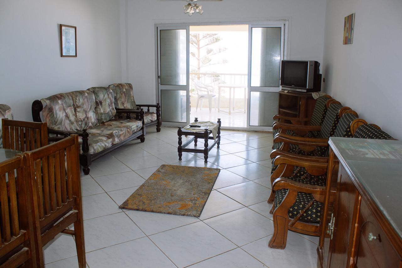 אל עלמיין Beachfront Chalet In Green Beach, North Coast מראה חיצוני תמונה