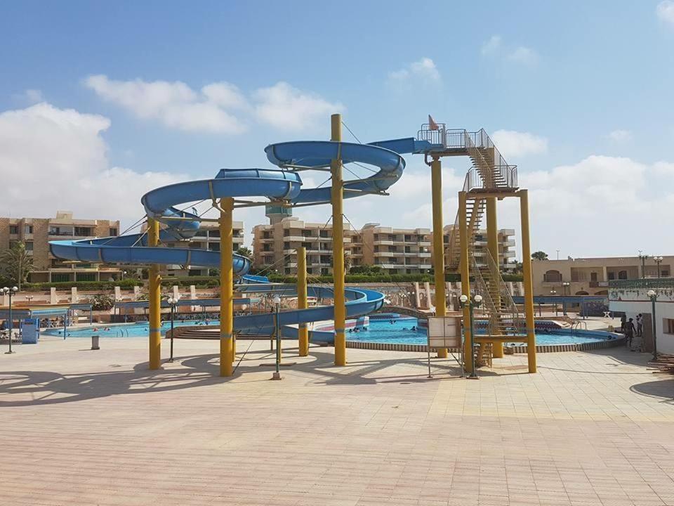 אל עלמיין Beachfront Chalet In Green Beach, North Coast מראה חיצוני תמונה